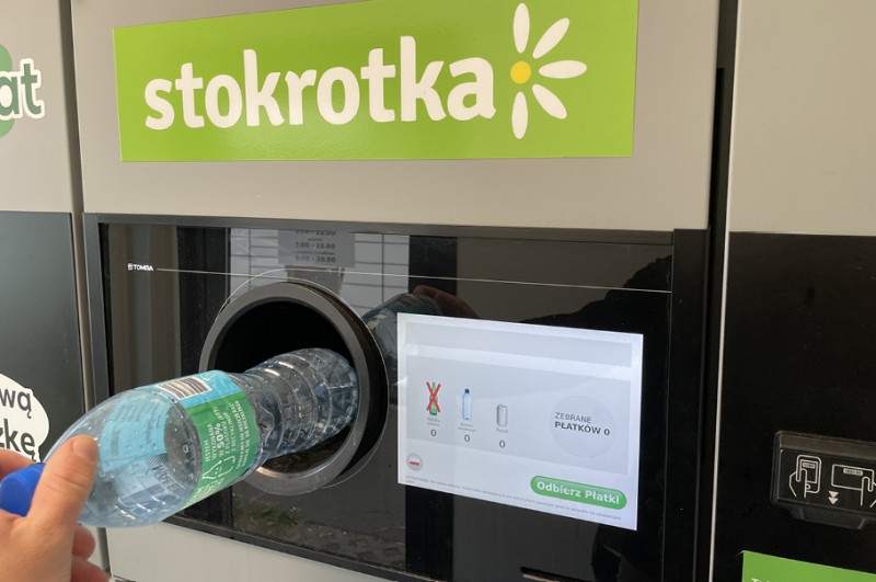 Stokrotka kupuje maszyny TOMRA w ramach przygotowań do startu systemu kaucyjnego