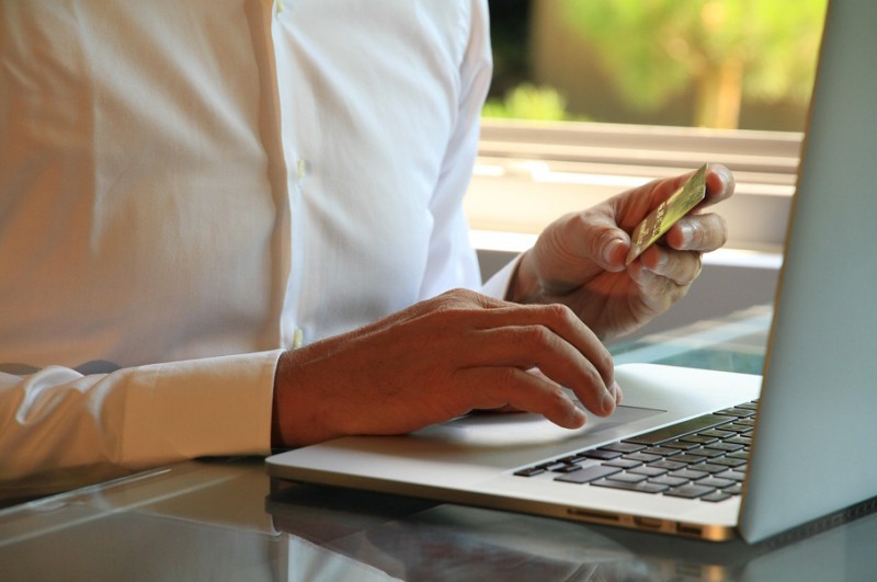 E-commerce nie zna sezonu ogórkowego