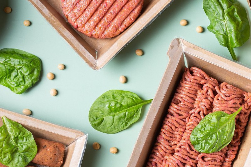 Parlament Europejski zakazuje określeń „wegański burger” i „roślinna kiełbasa”