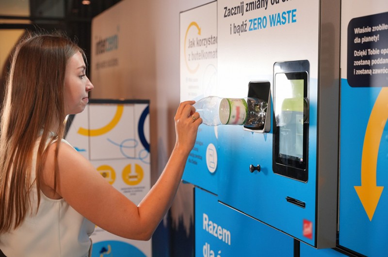 Jak wybrać butelkomat – poradnik dla detalistów