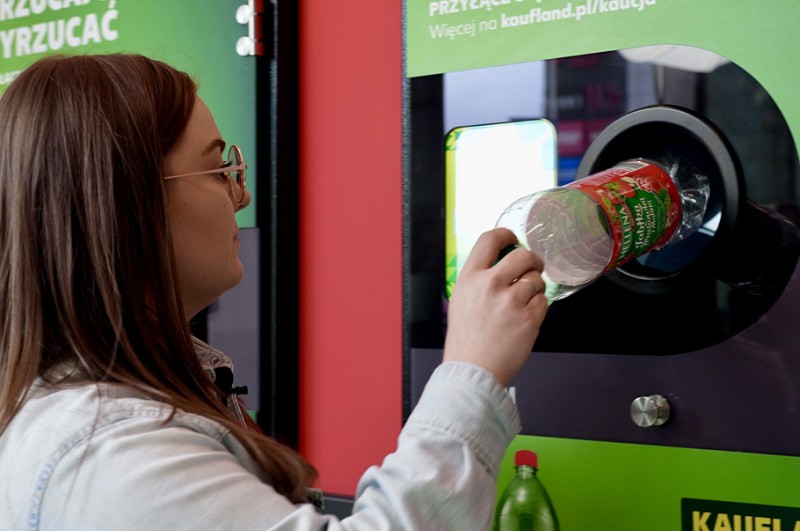 Kaufland ujawnia szczegóły działania automatów kaucyjnych i gwarantuje szybki zwrot butelek