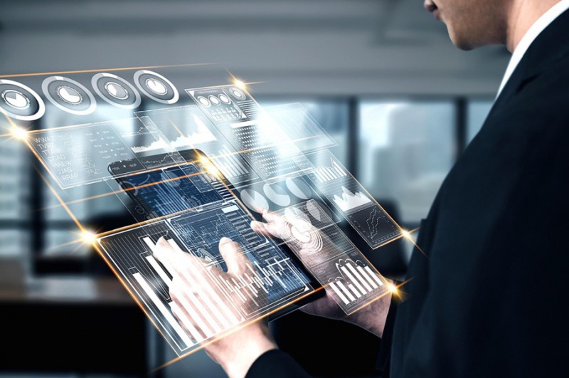 Polskie firmy testują AI, ale nie są gotowe na jej strategiczne wdrożenie