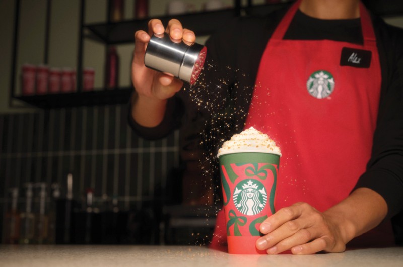 Starbucks wprowadza świąteczny nastrój z nową ofertą