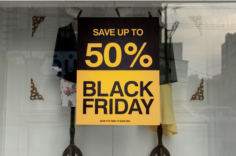 72% Polaków widzi zawyżanie cen przed Black Friday; 84% je weryfikuje.