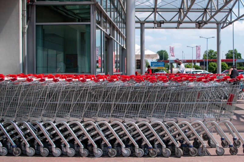 Dyskonty coraz mocniej dochodzą do ściany