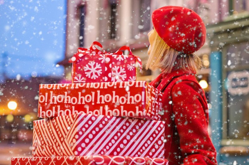 Polacy coraz częściej kupują świąteczne produkty hybrydowo