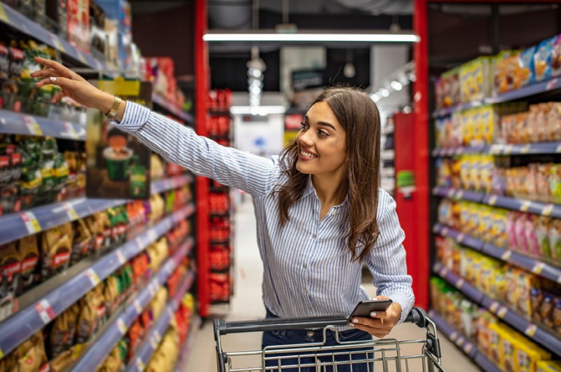 Cena i promocje kluczowe przy świątecznych zakupach spożywczych