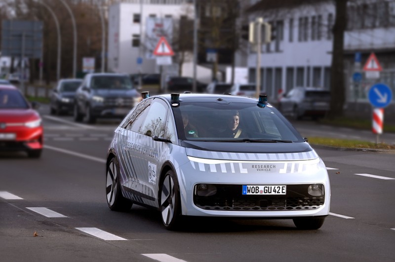 Grupa Volkswagen rozpoczyna testy  autonomicznych pojazdów z modelem  Gen.Urban w Wolfsburgu