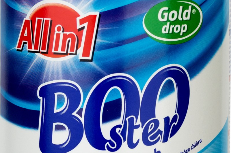 Booster wybielacz w nowej butelce o pojemności 1 l