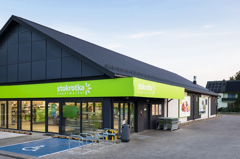 Stokrotka poprawia wyniki i wzmacnia pozycję w Grupie Maxima