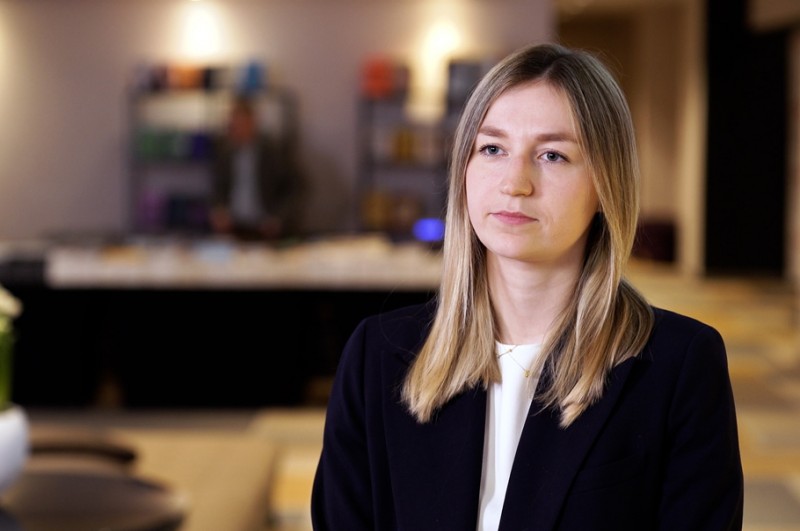 Równość na papierze, nierówność w praktyce? Kobiety wciąż napotykają bariery na rynku pracy