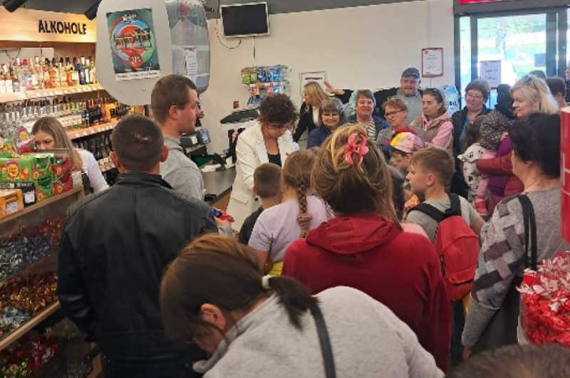 Tłumy mieszkańców na otwarciu Market Plus w Bieździedzy