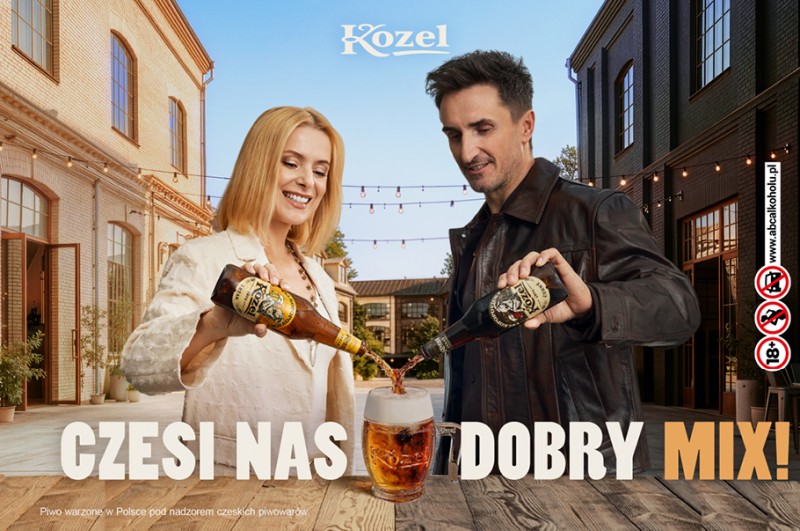 Halina Mlynkowa i Sebastian Karpiel-Bułecka w kampanii Kozel  