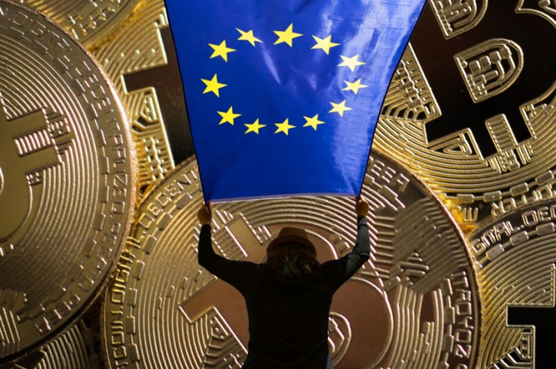 Brak wdrożenia MiCA pogłębia chaos na rynku kryptowalut w Polsce