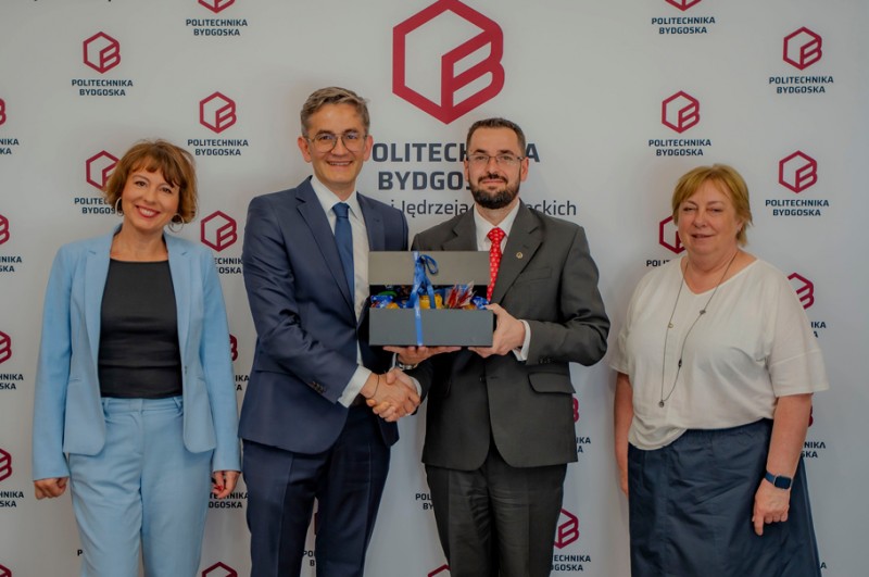Stovit Group i Politechnika Bydgoska podpisały umowę o współpracy