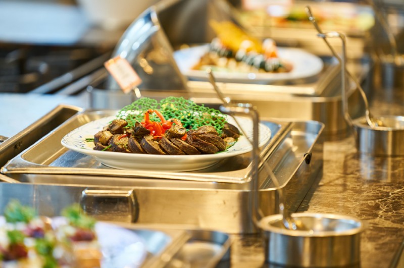 HoReCa przed trudnym sezonem. Firmy zapłacą więcej za pracowników