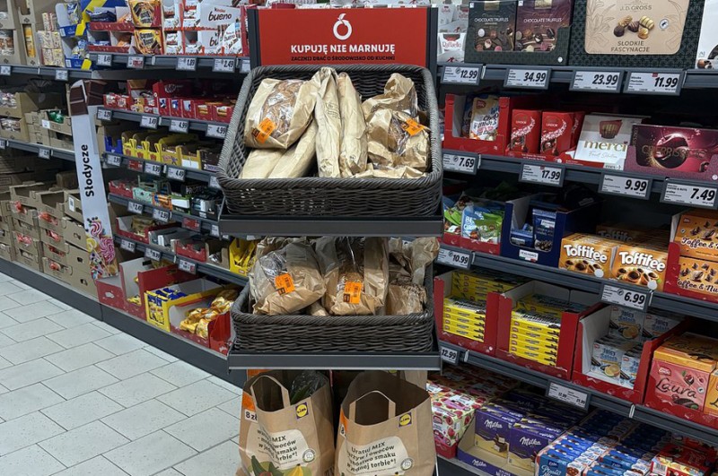Lidl Polska wprowadza torby MIX owoce-warzywa w każdym sklepie w ramach akcji „Kupuję, nie marnuję”