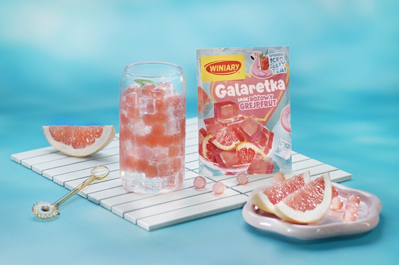 Lato smakuje galaretką – marka WINIARY zaprasza do świata kolorowych deserów i Iced Jelly Tea!