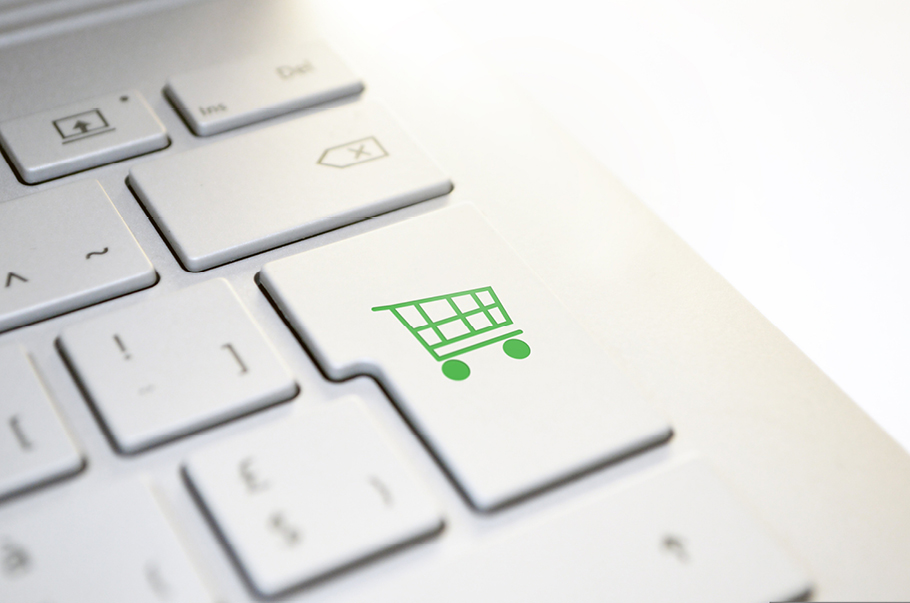 Ecommerce to już standard. Aż 70% dorosłych Polaków kupuje w sieci