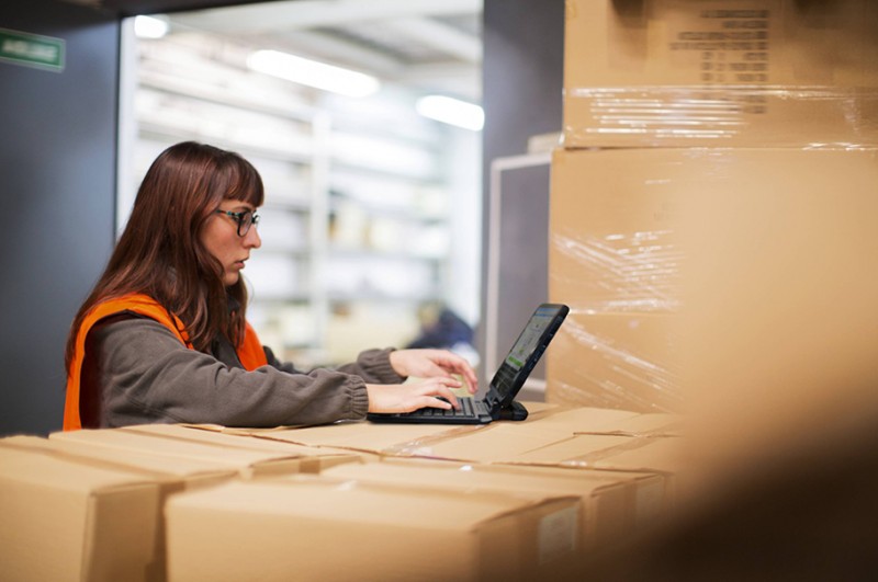 Zebra: logistyka wciąż nie nadąża za oczekiwaniami klientów