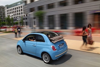 Fiat 500C i Jennifer Lopez porywają tłum fanów! Fiat ogłasza początek współpracy z jedną z najpiękniejszych kobiet świata.
