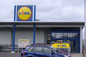 Lidl cuts back plastics