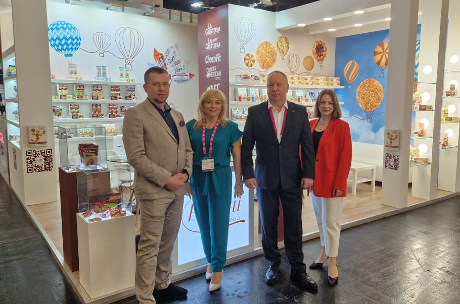 From left: Karol Pilaciński – Export Director, Edyta Pleban – Export Manager, Robert Jutka – Internal Sales Director, Julia Skosyreva - Export Manager.